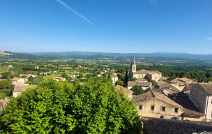SÉJOUR CASTEL LUBÉRON- LE RETOUR DU PETIT TRUC ROUGE À JEAN-LUC
