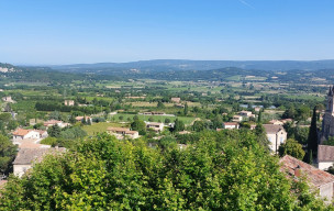 SÉJOUR CASTEL LUBÉRON- LE RETOUR DU PETIT TRUC ROUGE À JEAN-LUC
